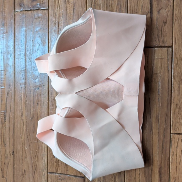 Victoria Secret Sport Angel Max Light Pink Sports Bra - Picture 3 of 6